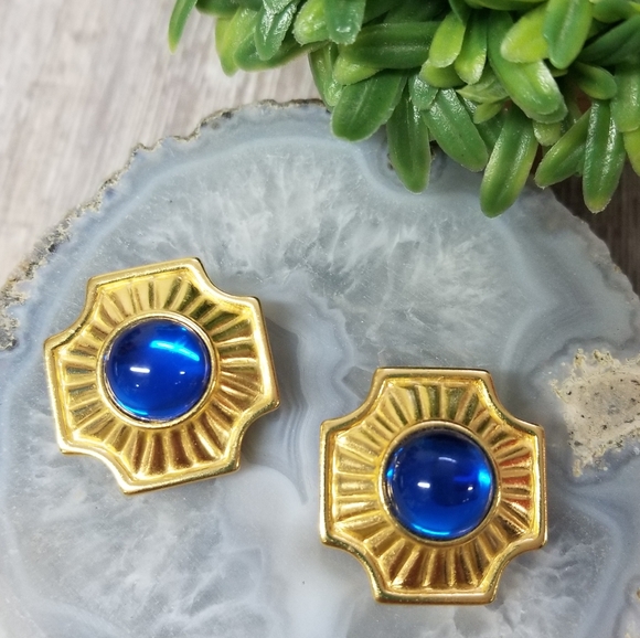 Trifari Jewelry - Vintage Trifari cobalt blue cabochon goldtone clip earrings